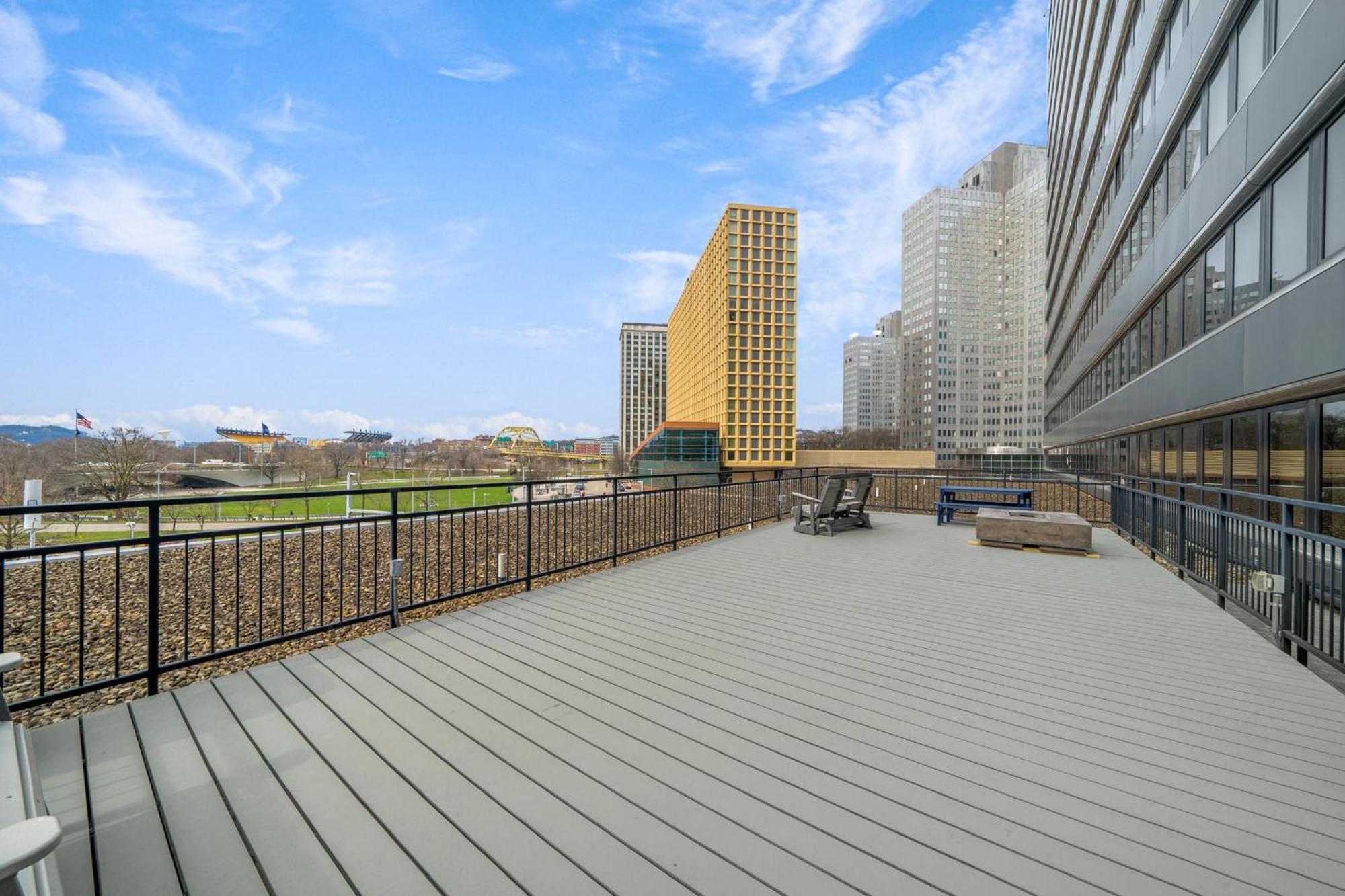 Sweeping Stadium Views Wonderfully Located 24-7 Parking Gym Lounge Питсбърг Екстериор снимка